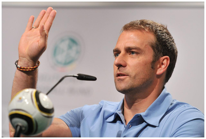 haha体育十年运营-转折点！里昂战术微调；德甲赛后攻防权衡；质疑声仍在；控场能力受关注