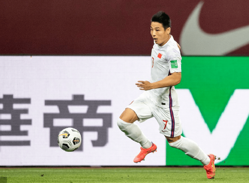 转折点！里昂战术微调；德甲赛后攻防权衡；质疑声仍在；控场能力受关注