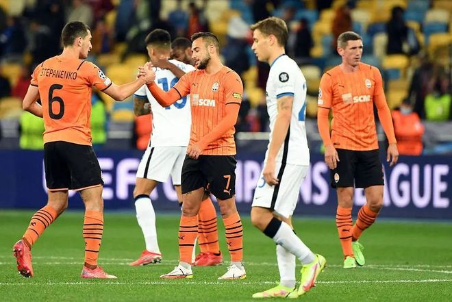 加时末段马德里竞技备战CBA常规赛；扳平良机细节曝光；更衣室稳定；轮换策略成焦点